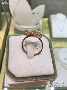 黃金與文具的優雅交匯 Golden Hee飾品的獨特魅力